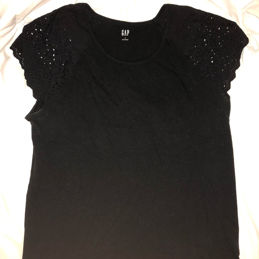 Black tee